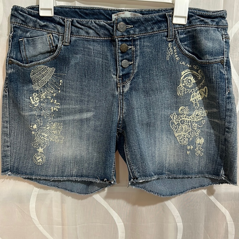No Boundaries Graphic Design Jean Shorts, Size 15